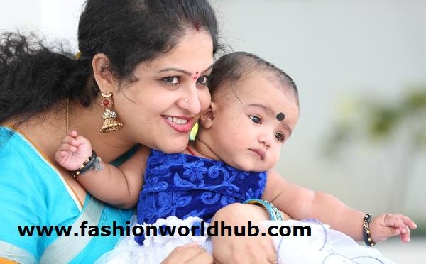 Actress Raasi with her daughter
