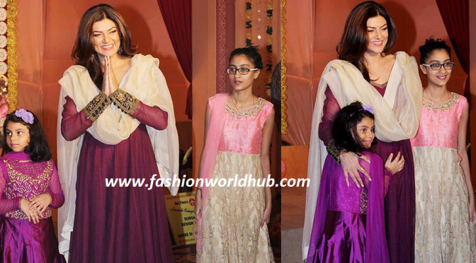  Sushmita Sen attends Durga Pooja with her daughter’s!