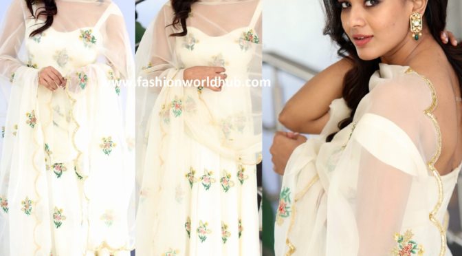 Hebah Patel in EASE at 24 Kisses trailer launch event!