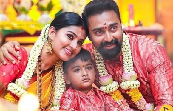 Sneha prasanna family in Traditional outfits!