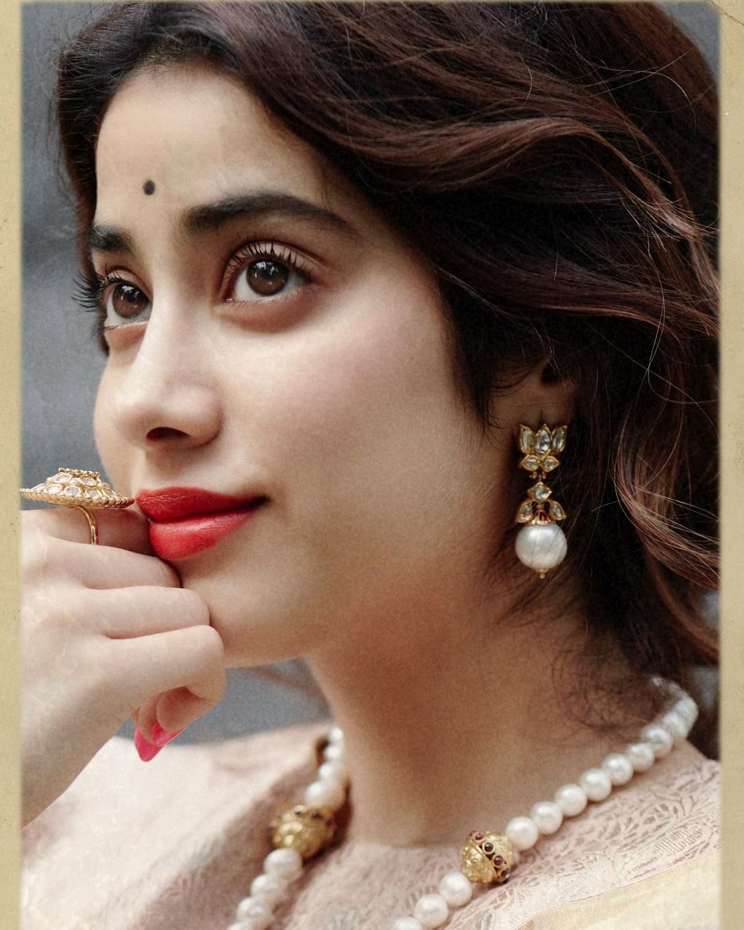 Janhvi Kapoor looking stunning in saree for the recent photoshoot! |  Fashionworldhub