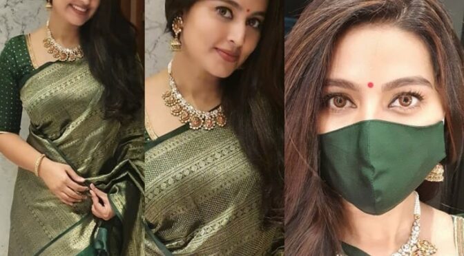 Diwali 2020 : Sneha Prasanna looking stunning in emerald green Kanjeevaram saree!