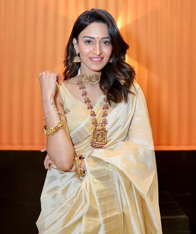 Sai-Pallavi-Classy-Look-In-Cream-&-Golden-Saree-Outfit - K4 Fashion