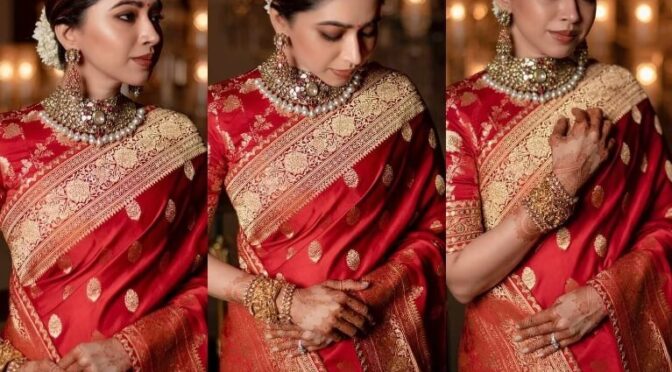 Aarti Ravi looks like diva in a red silk saree!