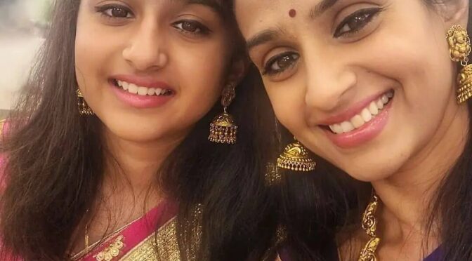 Actress Laya and her daughter in Traditional Gold Jewellery!