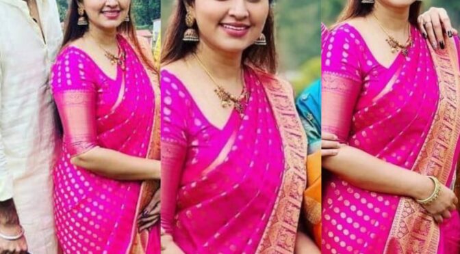Actress Sneha prasanna stuns in Pink kanjeevaram saree!