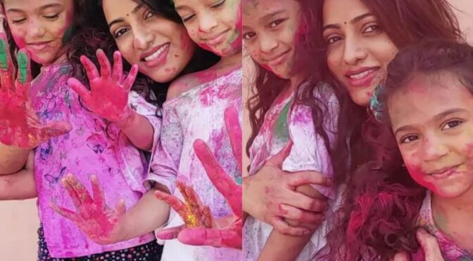 UdayaBhanu and her twin daughter celebrated Holi festival!