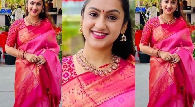 Pritha hari looking beautiful in a Pink kanjeevaram saree!