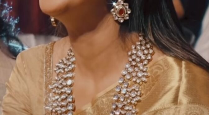 Actress Simram in polki diamond necklace set.