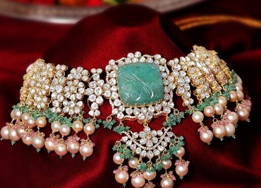 Polki diamond Curved emerald stone necklace
