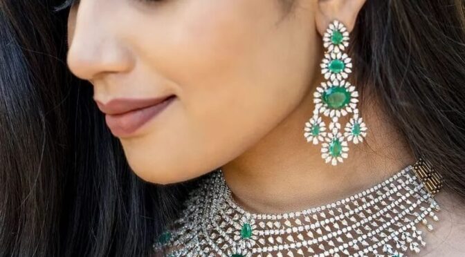 Beautiful diamond emerald necklace!