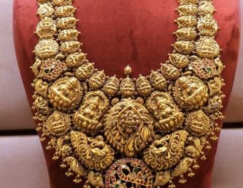 Antique gold nakshi Lakshmi haram