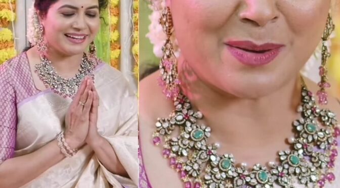 Singer Sunitha in Victorian diamond necklace set!