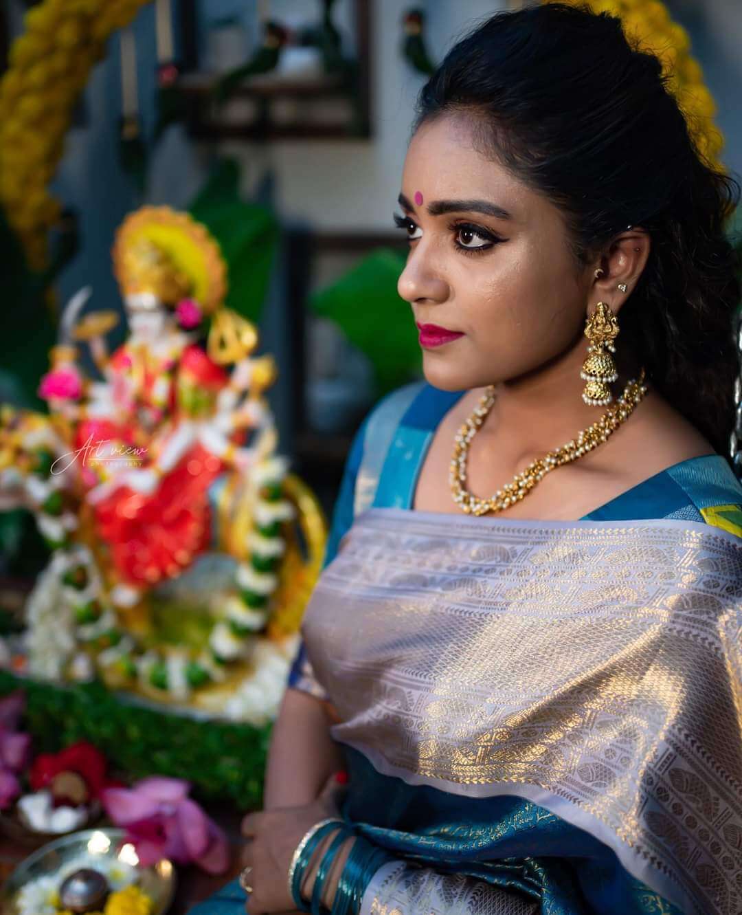 Vithika Sheru in a blue kanjeevaram silk saree by Bhargavi kunam! |  Fashionworldhub