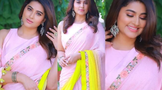 Sneha prasanna looks pretty in a Pink saree!