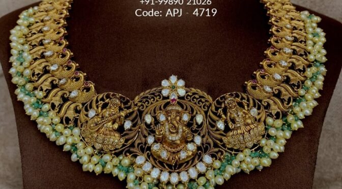 Traditional gold antique necklace