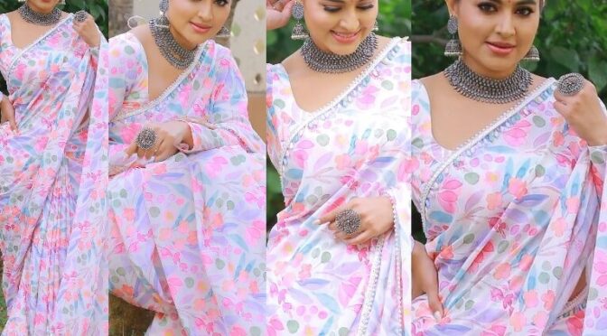 Sneha prasanna looks pretty in a floral print saree!