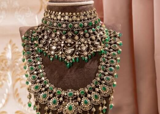 Victorian diamond emerald necklace!