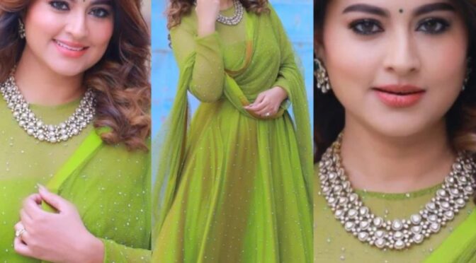 Sneha prasanna looks prettyi n a green Anarkali suit!