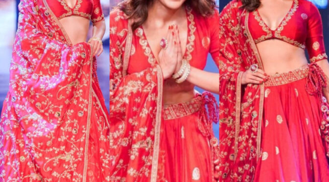 Sara Ali khan stuns in a Red lehenga at Lakme fashion week 2023!