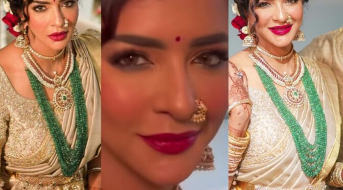 Lakshmi manchu looks gorgeous in a Gold silk saree!