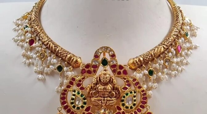 Gold kanti with kundan Lakshmi pendant!