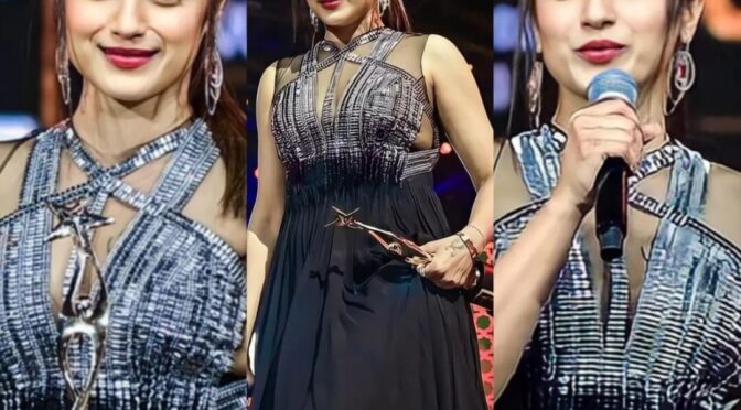 Trisha krishnan look pretty in black at SIIMA Awards 2023